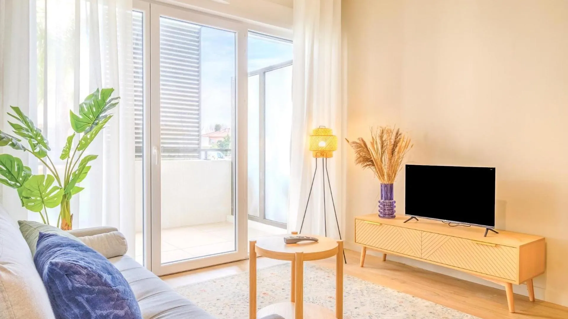 Ovelia Frejus - La Villa Marina 0*,  France